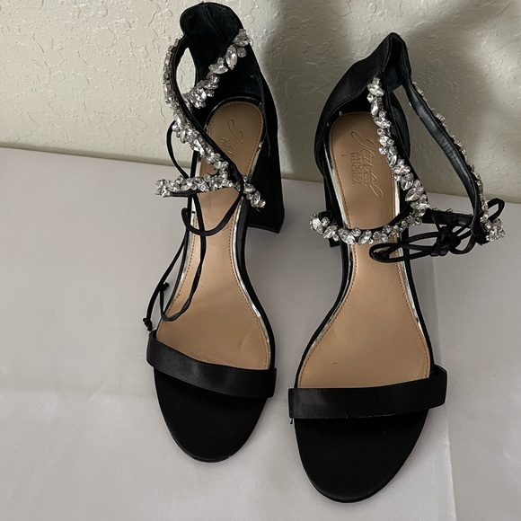 Thamar Embellished Sandal by Jewel Badgley Mischka size 10 - Picture 1 of 6